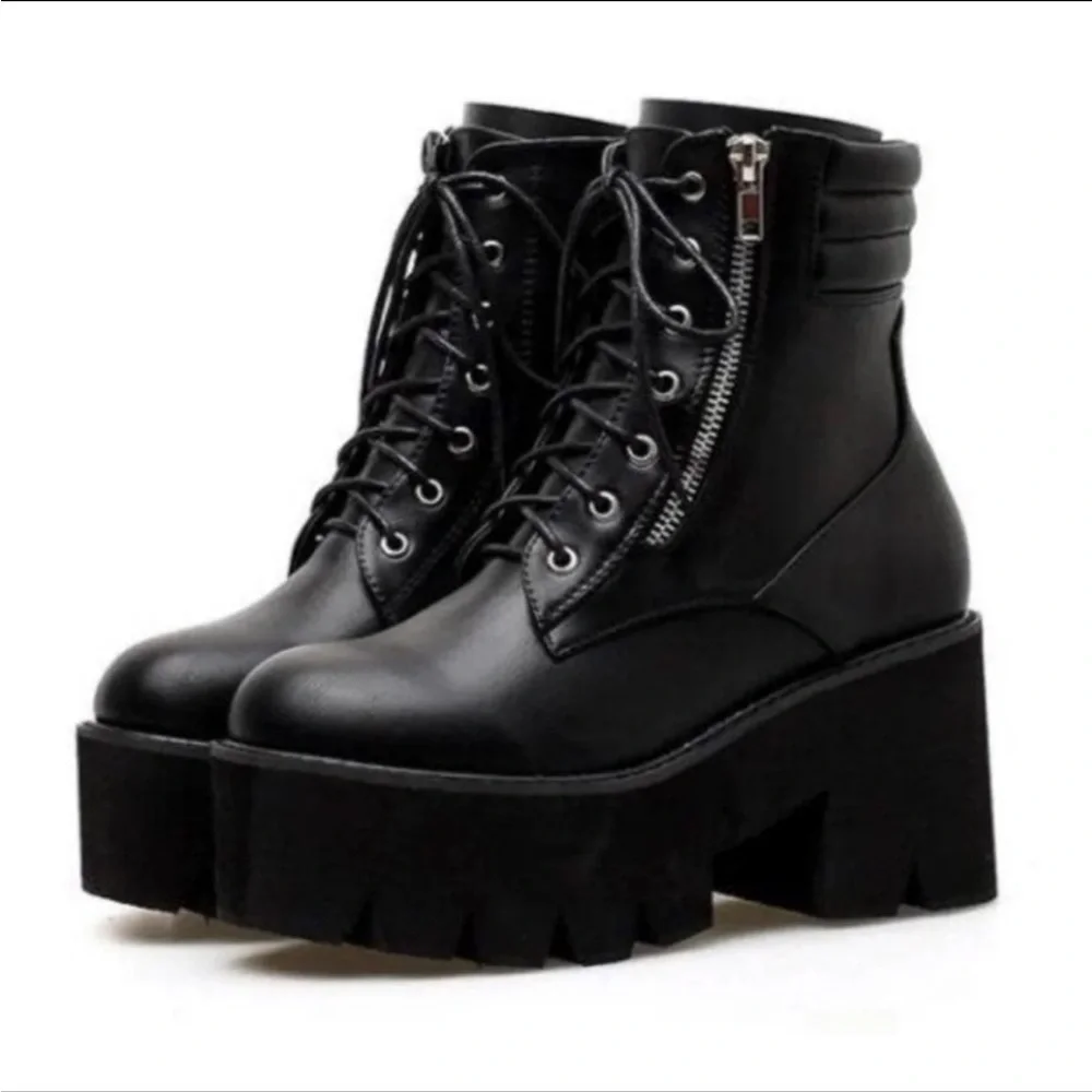 Goth platform combat boots black 5.5